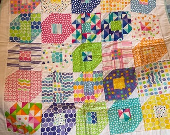 Pequeña colcha de patchwork hecha a mano