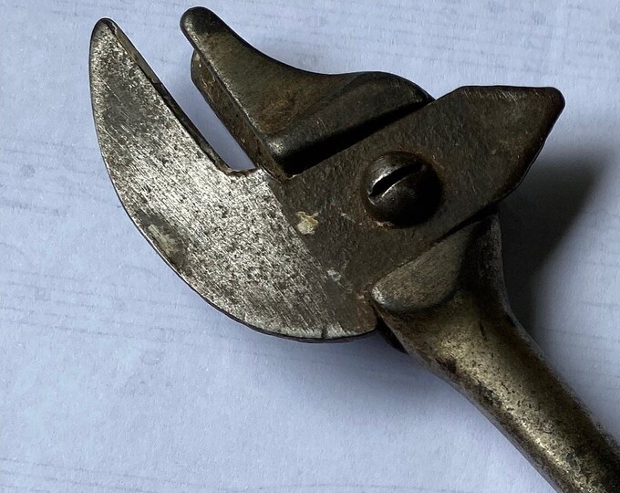 Vintage Kitchenalia - can opener