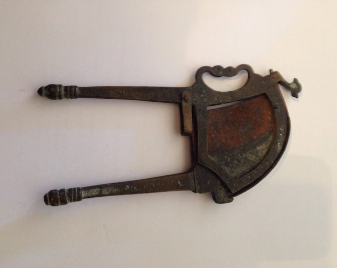 Asian Antique Burmese Betel Nut Cutter