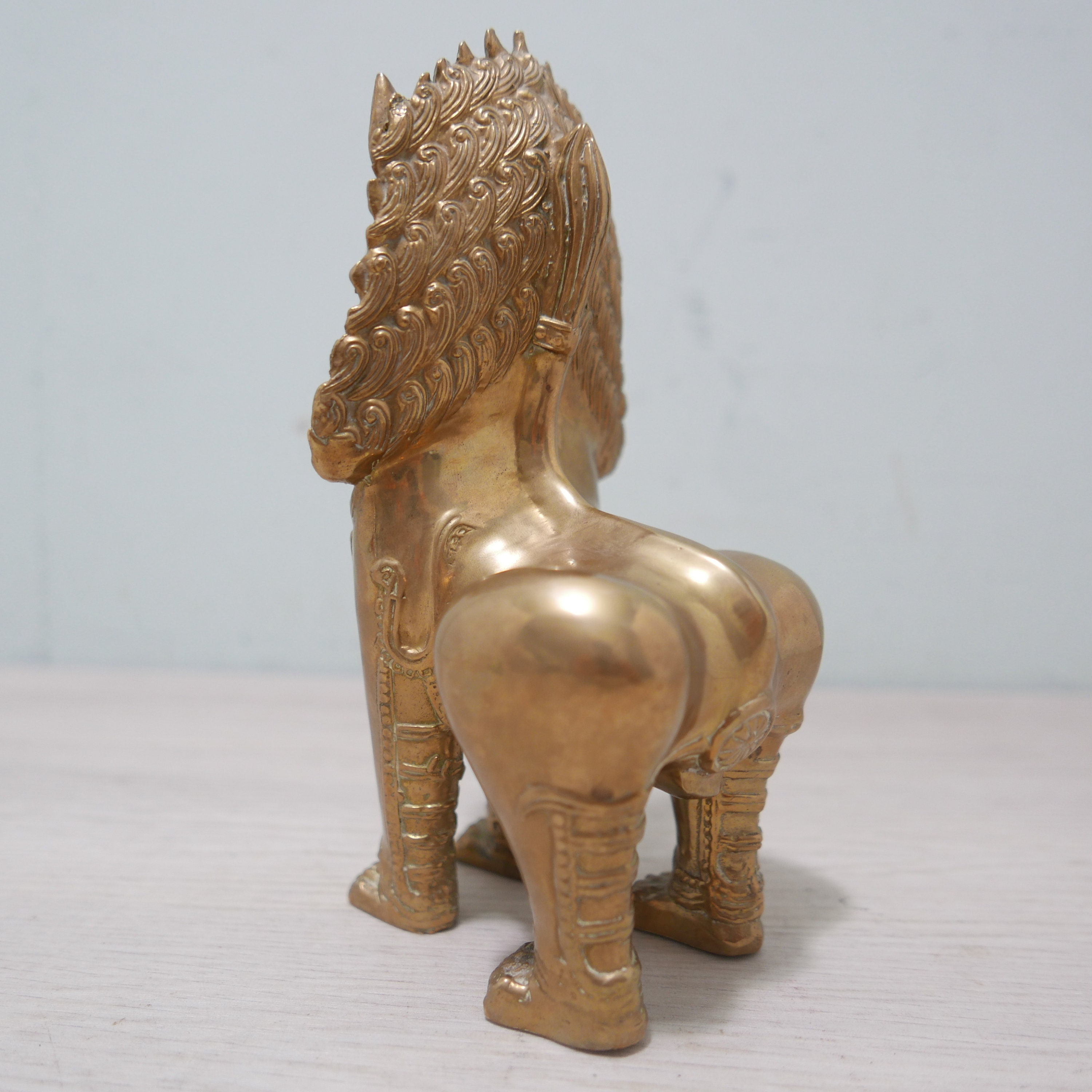 金メッキ 女性とライオン 彫刻 金メッキ 女性とライオン 彫刻