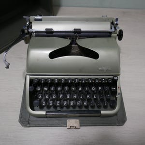 Macchina da scrivere/macchina da scrivere vintage - GROMA - Germania - anni &#39;70 - in custodia originale