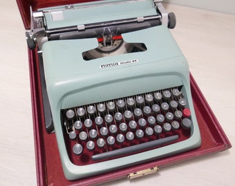 Vintage typewriter / typewriter - OLIVETTI - Italy - 1960 - in original case - Nizzoli