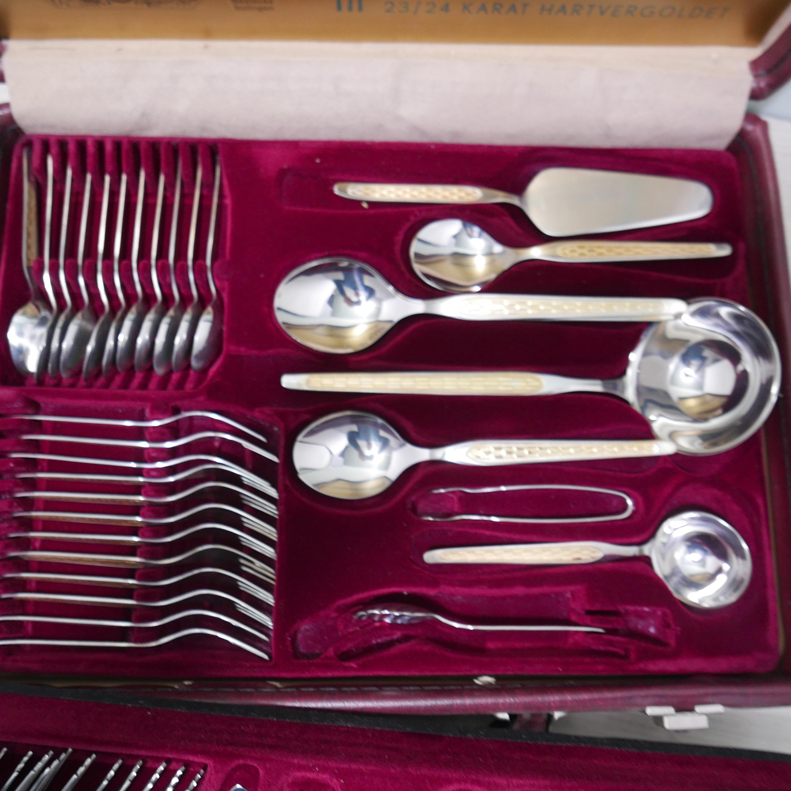 SBS Solingen - Cutlery Set 12 Persons 70-piece - 23/24 Carat SBS Solingen - Cutlery Set 12 Persons 70-piece - 23/24 Carat