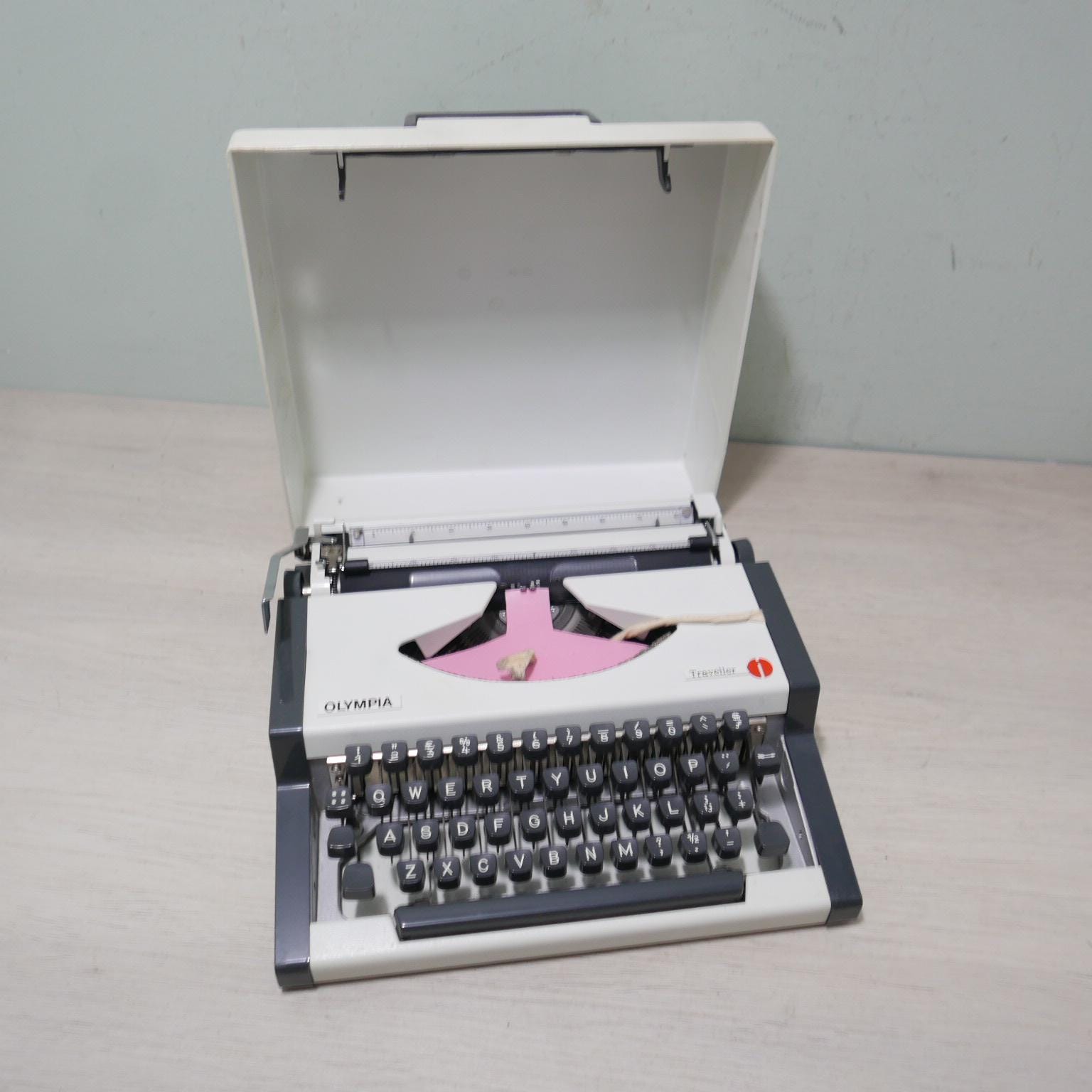オリンピア　タイプライター Vintage Olympia Typewriter / Typewriter - Traveller - 1970s - Etsy