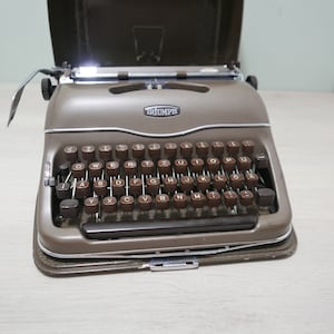 Vintage typewriter / typewriter - TRIUMPH - Germany - 1970s - in original metal case