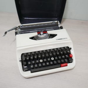 Vintage typewriter - Hermes Baby S - 1960 - Germany - in original case