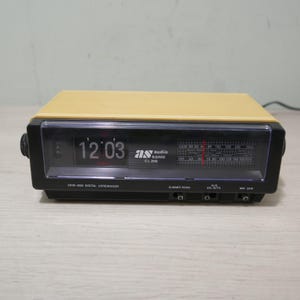 〇Db右1117 昭和レトロ SANYO デジタルクロックラジオ RM5200 Vintage Sanyo 1980s Digital Alarm Clock Radio AM/FM Receiver Red