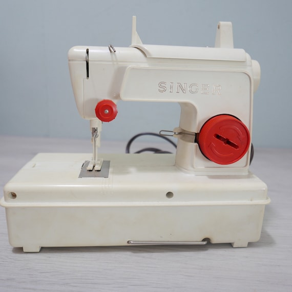 PETITE MACHINE A Coudre Singer Ancienne Pour Enfant Avec Son Ecusson EUR 50,00 - FR