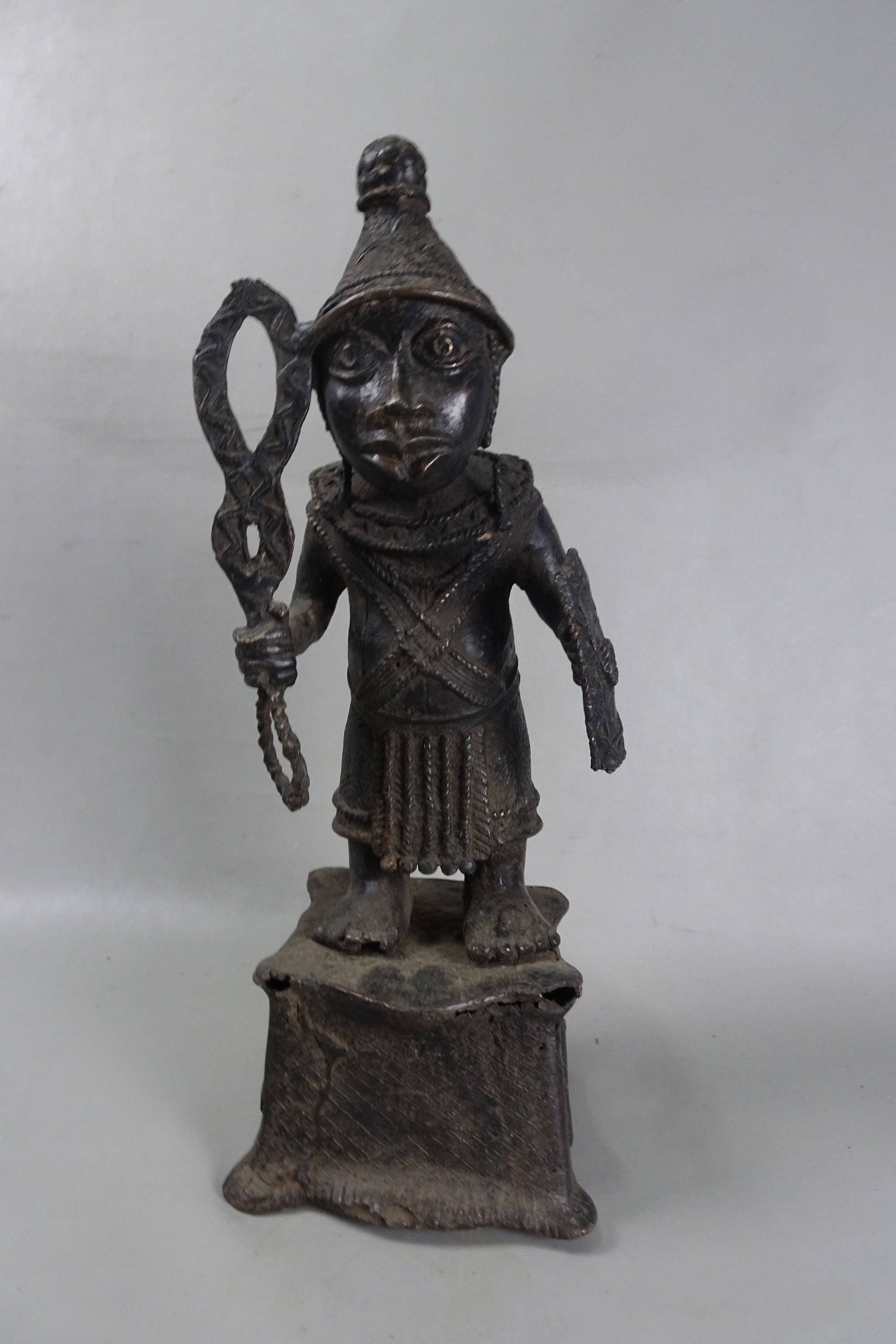 大きなアフリカの青銅の戦士 - ベニン - ベニンシティアフリカ - Etsy 日本