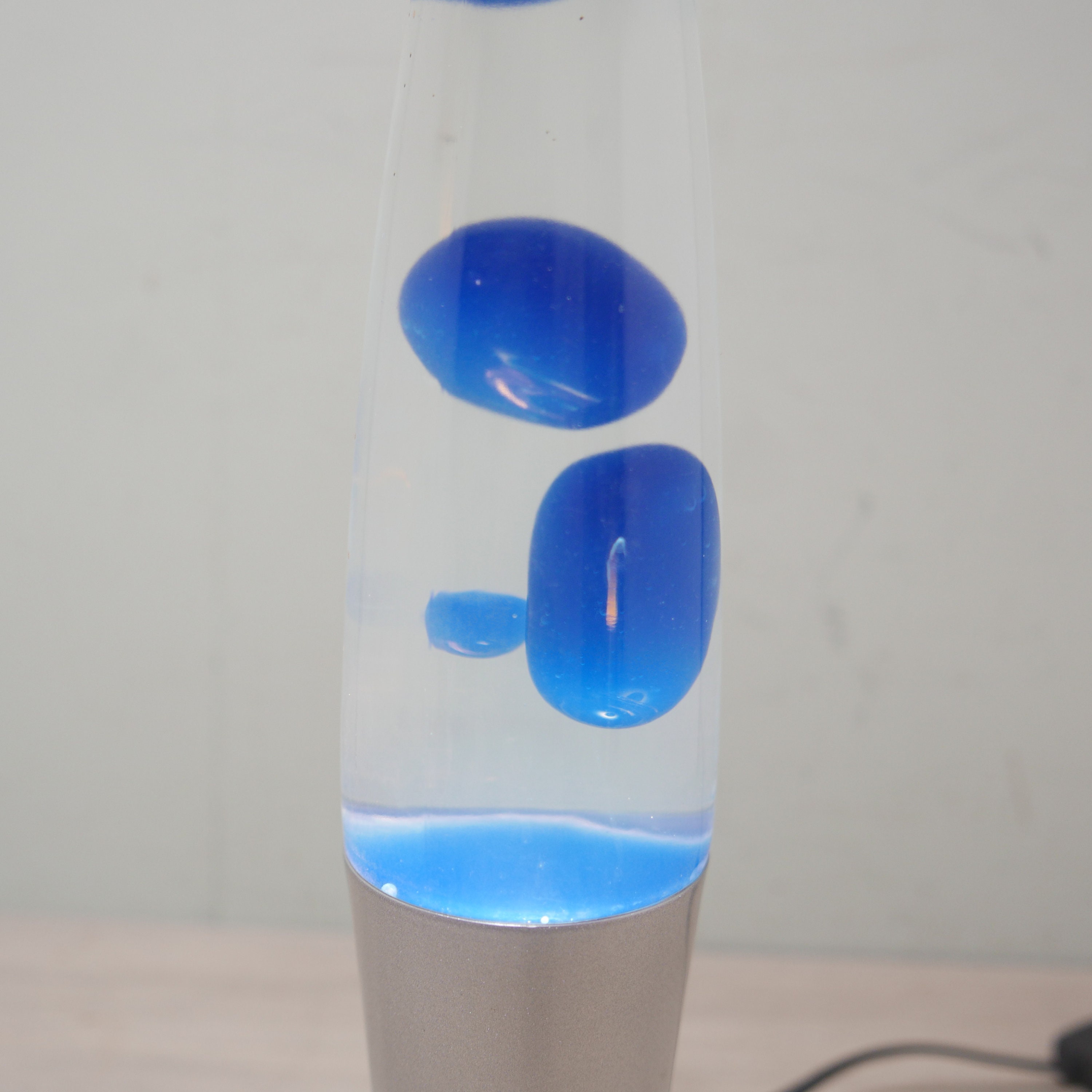 Wachslampe Tischlampe Retro FLOWBERG Lavalampe (blau) – Klassische Wachslampe Mit 1,7 M Kabel & Ersatzleuchtmittel – Retro-Design Für Entspannte Atmosphäre
