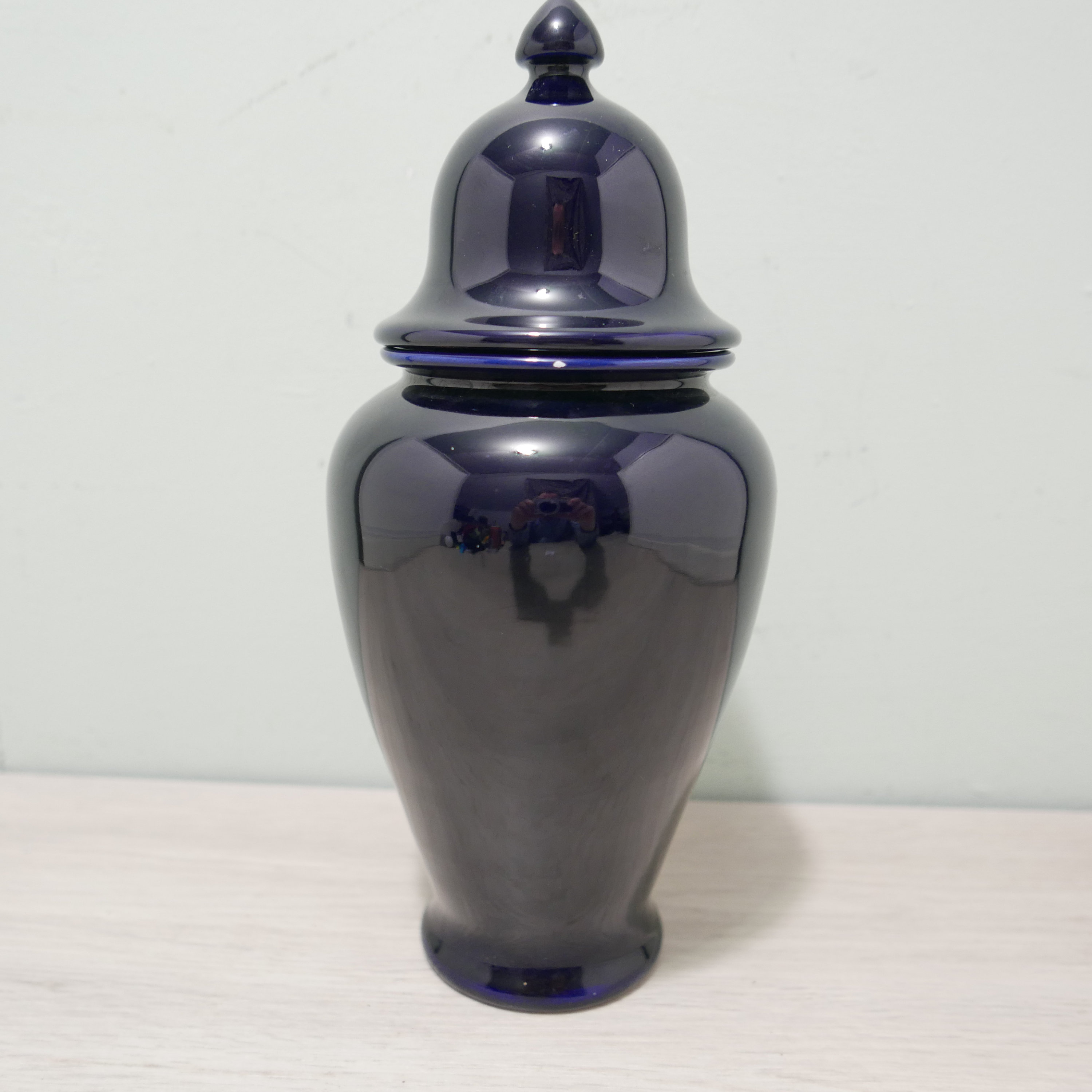 ヴィンテージ日本製陶器花瓶 - 蓋付き - ダークブルー - 鶴 ヴィンテージ日本製陶器花瓶 - 蓋付き - ダークブルー - 鶴