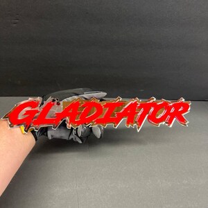 Emblème Gladiator 3D personnalisé : calandre de voiture, insigne de fixation de coffre (voiture - adhésif sûr)