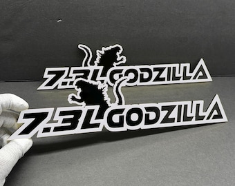 Emblema de Godzilla personalizado en 3D de 7.3 pulgadas para auto (2 piezas) – Calcomanía acrílica multicolor para autos deportivos, todoterreno, 4x4 y camionetas con adhesivo CarSafe de fácil instalación.