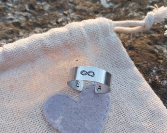 Ring mit Text, Schriftzug, Name, personalisiertem Symbol, Ring mit Gravur, Ring mit Metallprägung, Bague, Valentinstagsgeschenk, Jubiläum