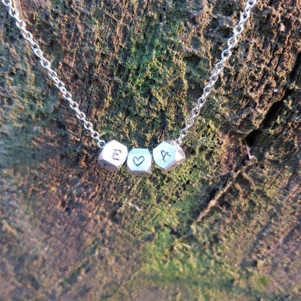 Collana personalizzata con iniziali, regalo san Valentino regalo personalizzato, catenina,  necklace,ciondolo, lettere incise, gift