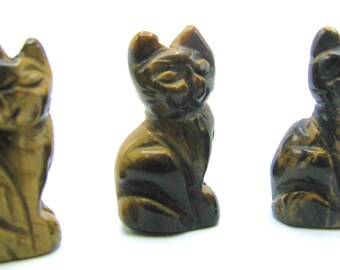 Trzy siedzące figurki kotów z kamienia ręcznie rzeźbione kamienie szlachetne totem duch zwierzę fetysz koraliki