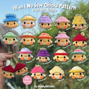Può includere: Un modello PDF 18 in 1 No Sew Chicks Pattern Fruit Hat Bundle di MaddyXOstudio con vari pulcini gialli all'uncinetto che indossano diversi cappelli a tema frutta, tra cui mirtillo, limone, uva, ananas, lime, kiwi, arancia, fragola, mela, dragonfruit, mora, fetta di mela, anguria, ciliegie, lampone e banana.