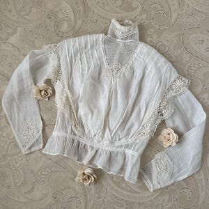 Antique Edwardian Blouse, Mint 1910s Blouse with Beautiful Lace, Medium