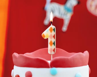 Vela de pastel 1 - Velas arcoíris - Vela de cumpleaños número 1 - Fiesta de circo - Diseño de diamantes - Patrón de arlequín - Fiesta infantil - Multicolor