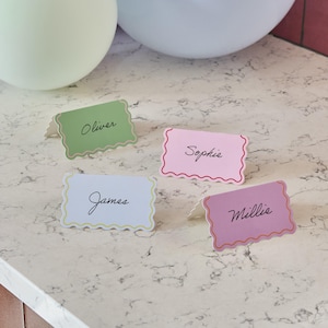 Segnaposto luminosi - Segnaposto con bordo smerlato per feste - Compleanno colorato - Decorazioni per feste di compleanno - Decorazioni arcobaleno per feste - Confezione da 8