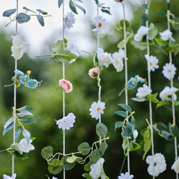 Hängender Blumenvorhang Back Drop - Künstlicher Blumenpartyvorhang - Blumenwand - Geburtstagshintergrund - Gänseblümchendekorationen - Hochzeitsfeier