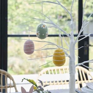 Adornos de fieltro para árbol de Pascua - Decoraciones para fiesta de Pascua - Huevos rosas, verdes y amarillos - Guirnalda de Pascua - Decoración reutilizable - Paquete de 3