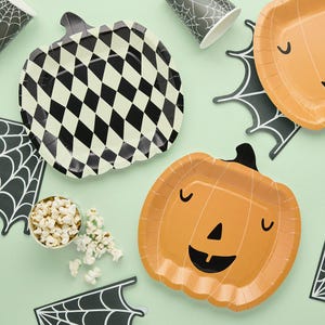 Halloween Plates - Pumpkin Halloween Party Paper Plates - Halloween Party Decorations - Halloween Table - Retro Halloween - Pack Of 8