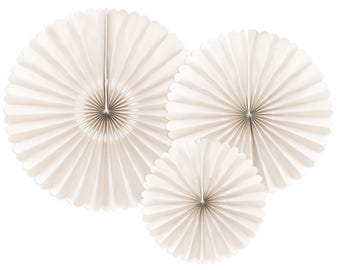 Abanicos de papel color crema - Rosetas beige para fiesta de cumpleaños - Decoraciones de pared para fiestas - Decoraciones colgantes - Decoración para baby shower - Paquete de 3