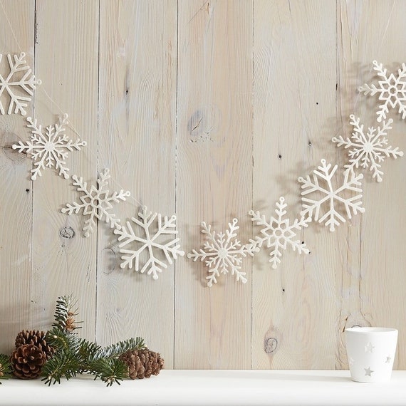 Snowflake Hanging Decorations to Turn Your Home Into a Winter