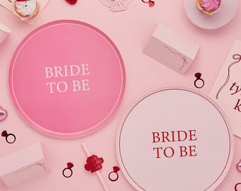 Assiettes en carton roses et rouges La future mariée - Elle fait un noeud sur le thème de l'enterrement de vie de jeune fille - Coquette EVJF - Deux modèles - Vaisselle pour shower de bébé - Lot de 8