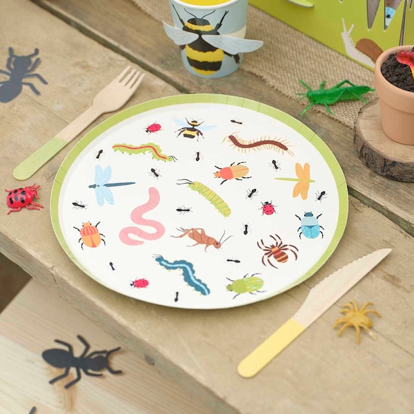 Bug Party Paper Plates - Kids Creepy Crawly Party Tableware - Children's Birthday Bug Insect Party Supplies - Girls Boys Nature - Pack Of 8