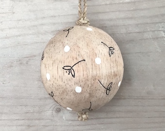 Pequeño adorno navideño de madera - Adorno de madera con ramitas de muérdago - Decoración para el árbol de Navidad - Adorno navideño - Decoración festiva