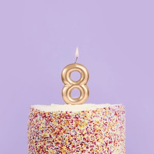Vela dorada con el número 8 - Vela para tarta de cumpleaños número ocho - Velas de la edad - Decoraciones doradas para fiestas