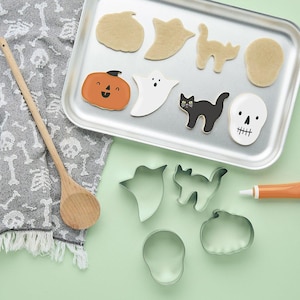 Halloween Cookie Cutters - Pumpkin, Ghost, Skull, Cat Metal Cookie Cutters - Halloween Party Supplies - Retro Halloween - Pack Of 4