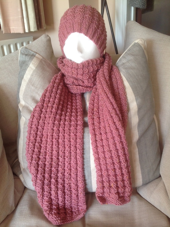 Ribbed knit pink scarf