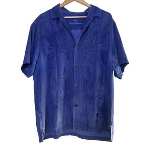 Tommy Bahama Camp Shirt Blue 100% Silk Floral Textured Distressed Short Sleeve image 1
