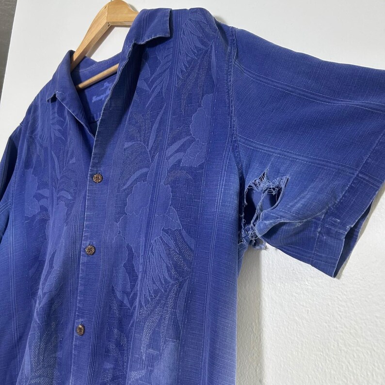 Tommy Bahama Camp Shirt Blue 100% Silk Floral Textured Distressed Short Sleeve image 3