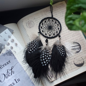 Atrapasueños bohemio negro pequeño hecho a mano para coche - Envío rápido a EE. UU. / Regalo ideal para ocasiones especiales