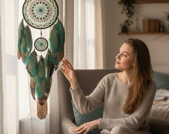 Green Feather Dreamcatcher – Handmade Boho Wall Hanging, Nature Inspired Bedroom Decor