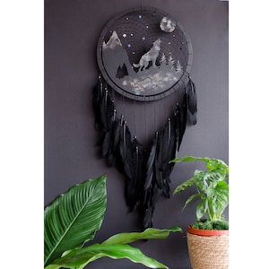 Large Black Wolf Dreamcatcher – Majestic Wolf Silhouette Wall Art, Ideal Gift for Him