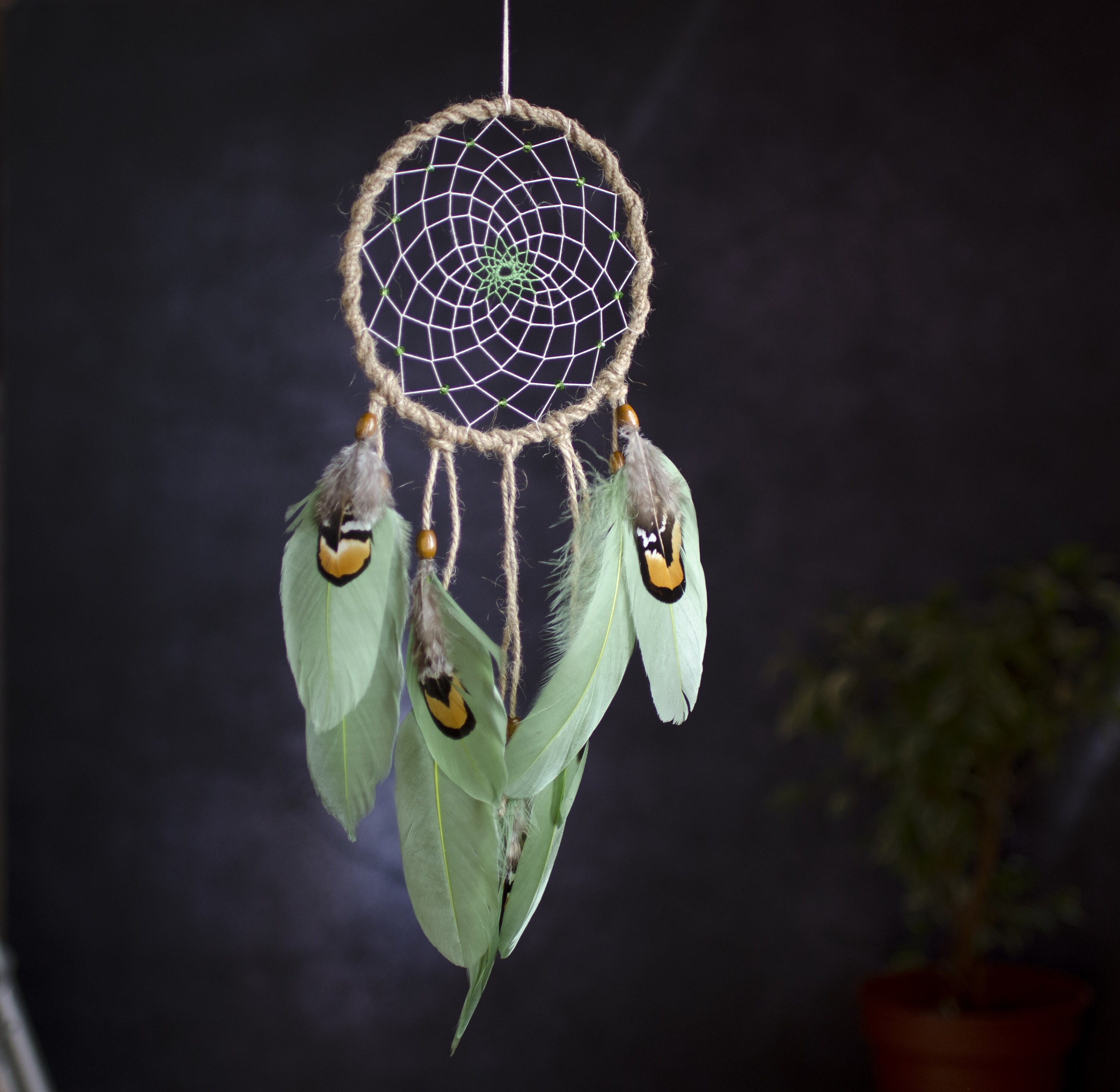 Handmade Traditional Green Feathers Dreamcatcher – Creatfunny