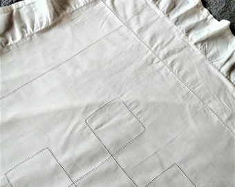 housse brodée main vintage pour édredon