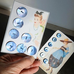 2 cartonnettes de boutons bleus en nacre - mercerie ancienne