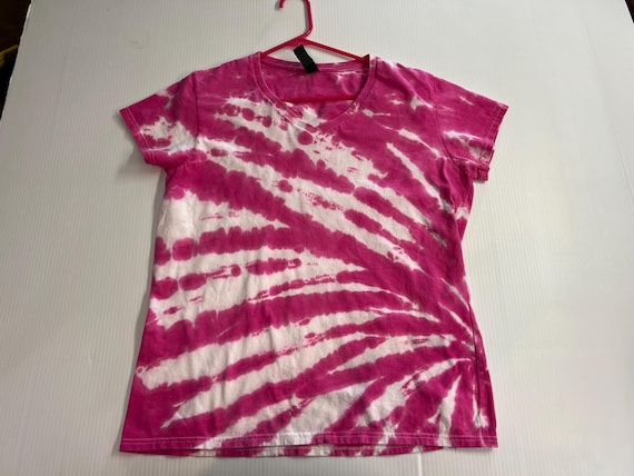 Ladies Sized Spiral Tie Dye V Neck t-shirt