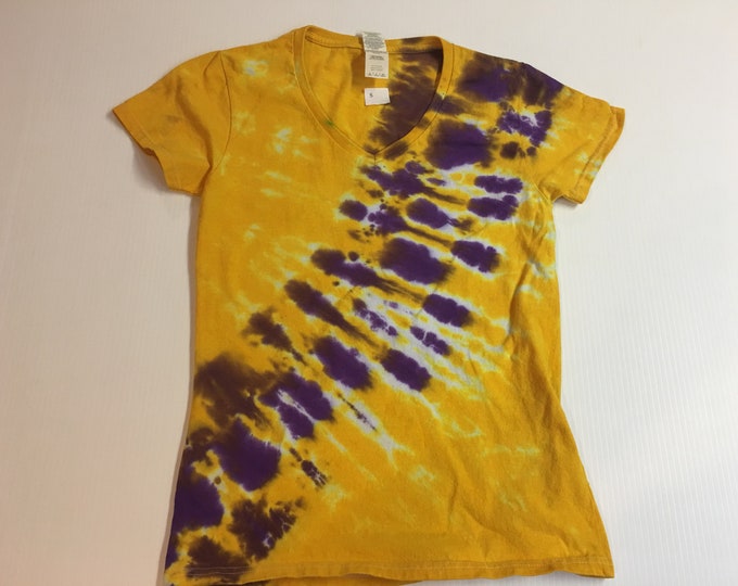 Ladies One of a Kind Purple and Gold Tie Dyed V Neck small