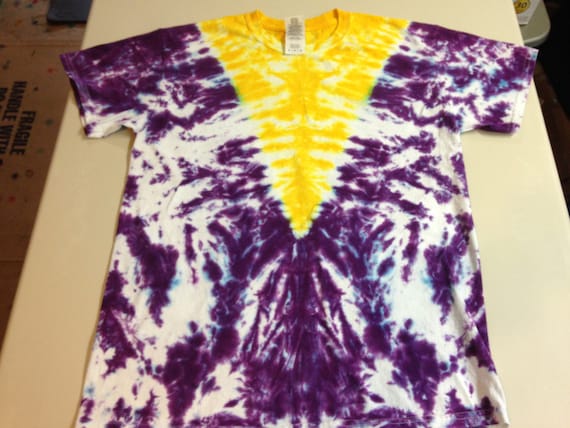 Purple and Gold Tie Dyed V pattern