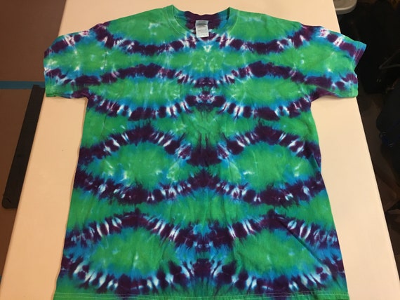 Fish Scale Pattern Tie Dyed Crew Neck Tee shirt large