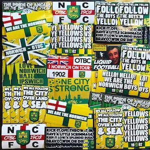 以下が含まれることがあります： ノリッジ・シティFCのロゴと様々なスローガンが書かれたカラフルなステッカーのコレクション。ステッカーは黄色、緑色、白色で、黒い文字が書かれています。スローガンには、「We are the Norwich」、「One City Strong」、「Follow Follow the Boys in Yellow」、「Love Norwich Hate Ipswich」などがあります。