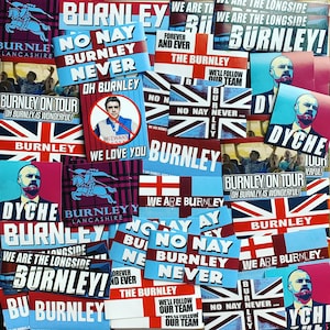 100 x Burnley Stickers - Gebaseerd op Poster Shirt Sjaal Pin Badge ProgrammaTurf Moor Clarets Longside BFC Vlag Dyche Ultras
