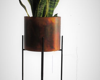 Burnt look metal planter with stand, Copper planter on stand, artistic planter with burnt copper finish, vintage copper planter with stand